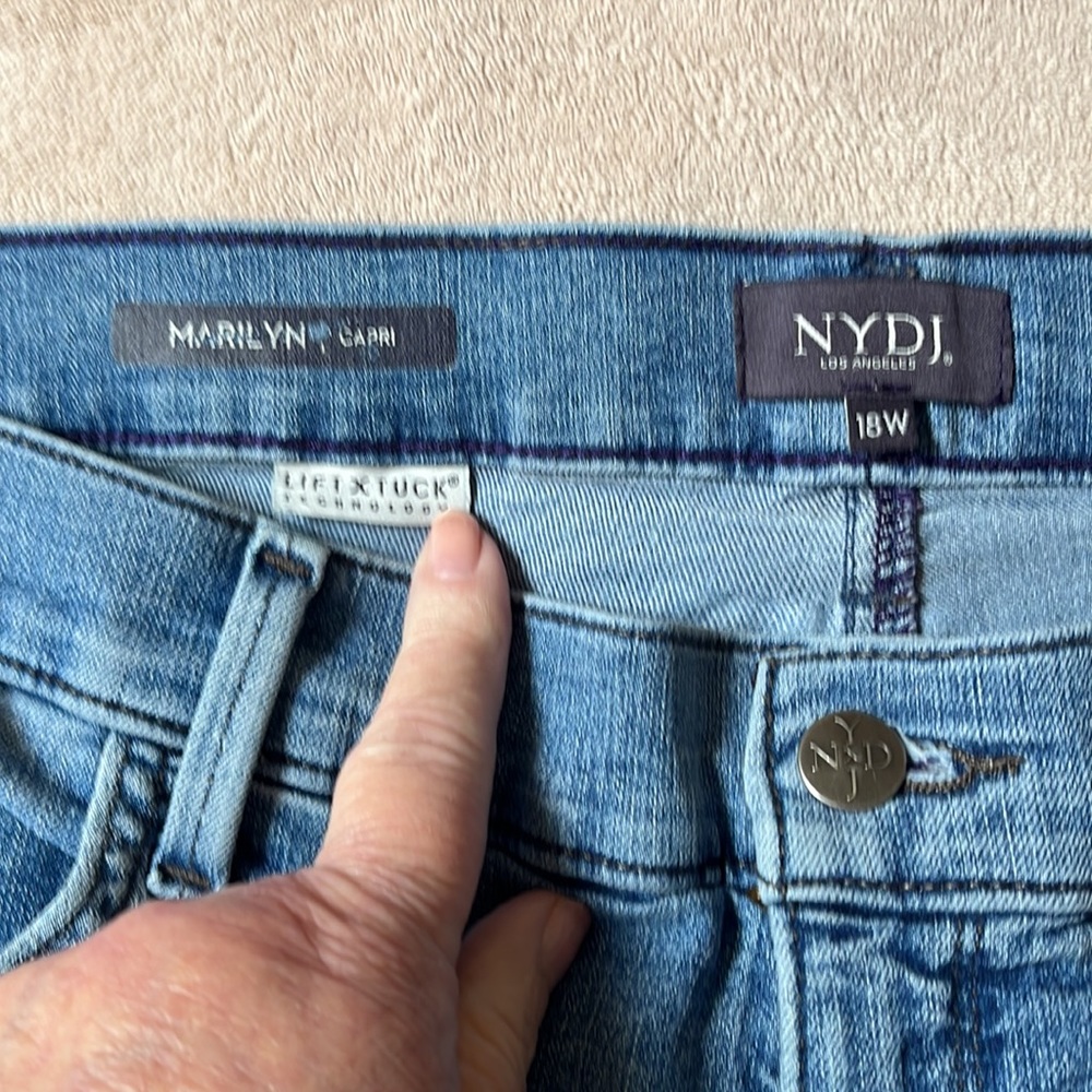NYDJ capris jeans in a light wash. 18W fits like a 20W. - Picture 2 of 4